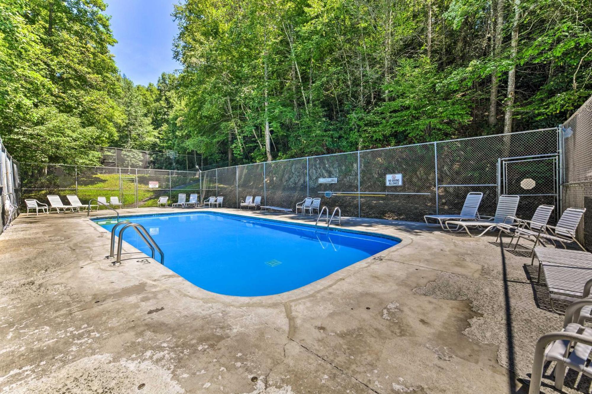 Gatlinburg Cabin With Game Room, Hot Tub And Mtn Views المظهر الخارجي الصورة